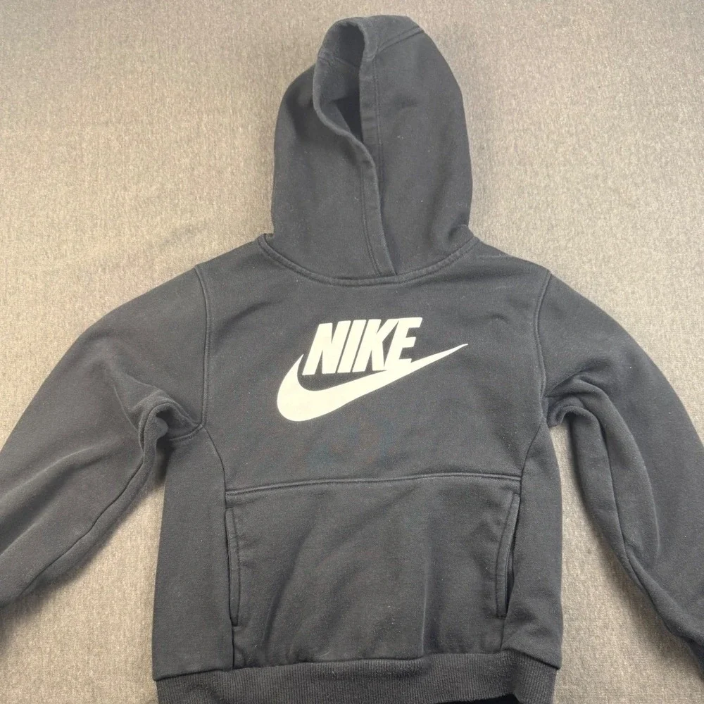 Nike Kids Pullover Hoodie Sweatshirt Black Graphic Logo Size 6-7 Years
